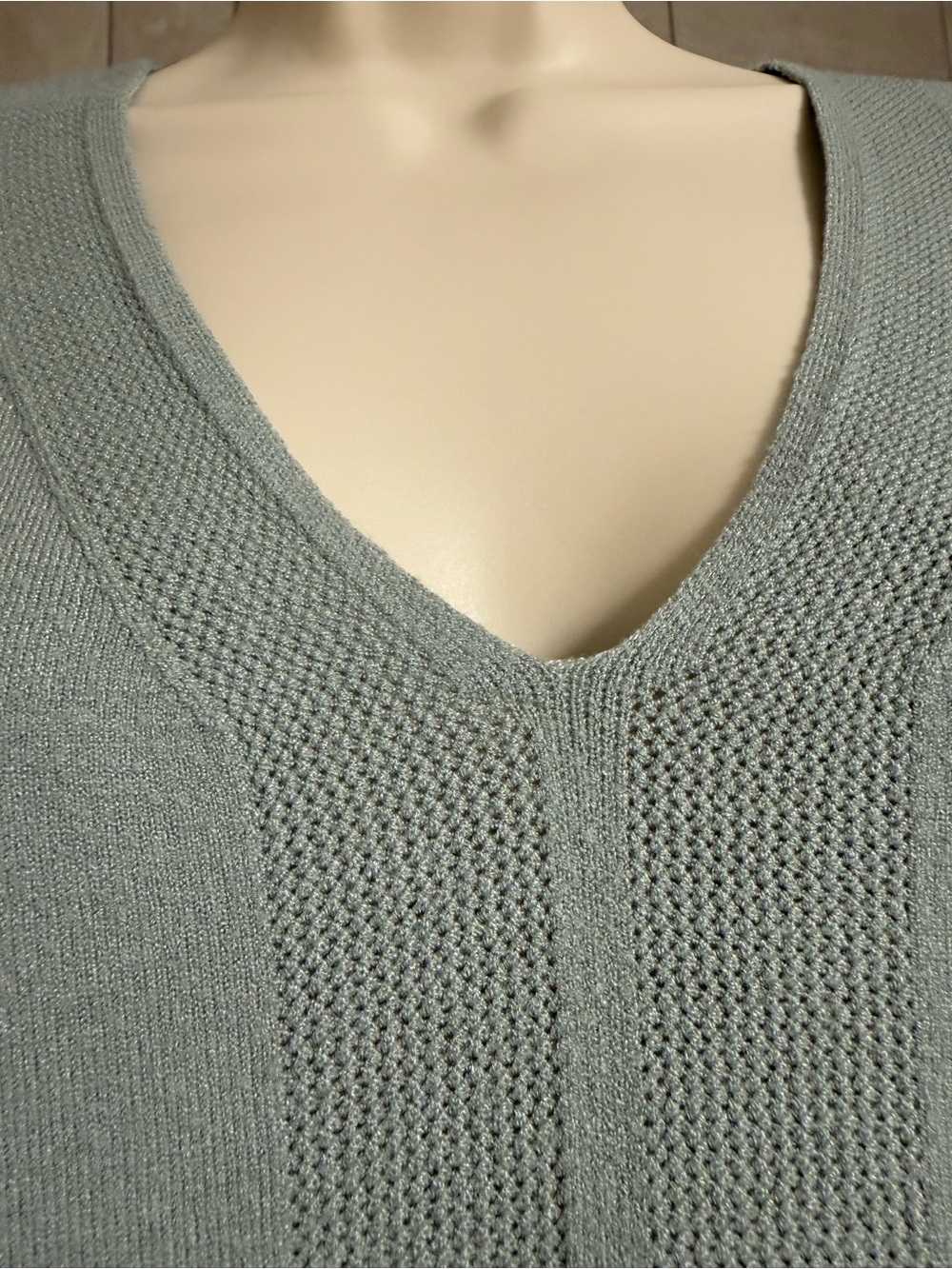 NWOT Vila Milano sage green V-neck lightweight short sleeved sweater, size Large - Picture 2 of 5